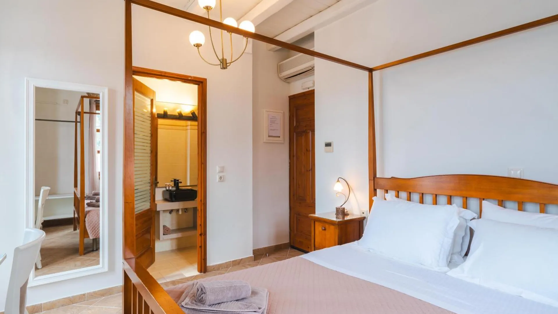 Authentic Suites In Fiscardo Fiskardo Apartment
